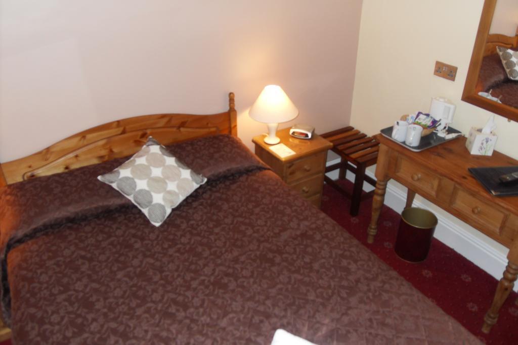 The Dodington Lodge Hotel Whitchurch  Zimmer foto